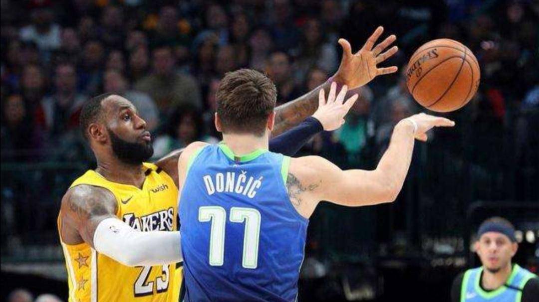  那不勒斯锋霸戴帽创纪录  