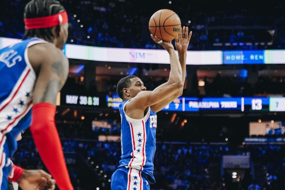  东契奇准绝杀独行侠逆转森林狼